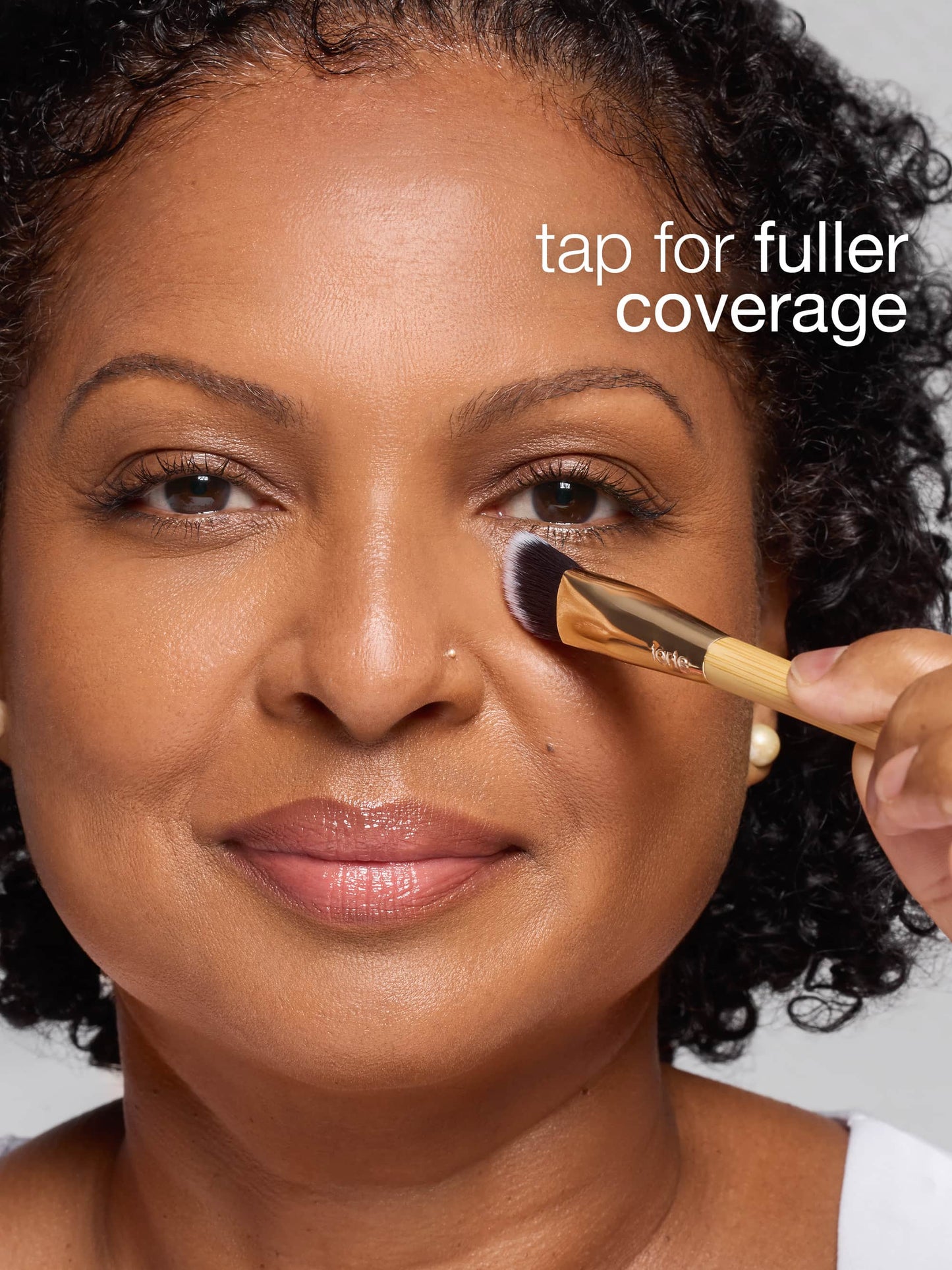 dark circle defense™ corrector brush